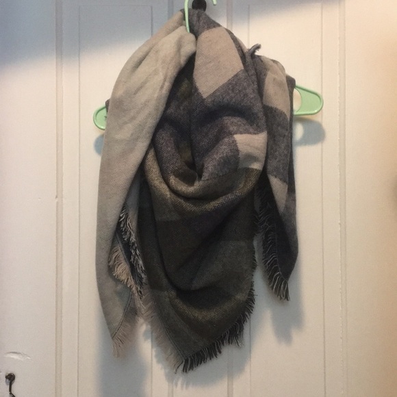 Plaid Blanket Scarf - Picture 1 of 4